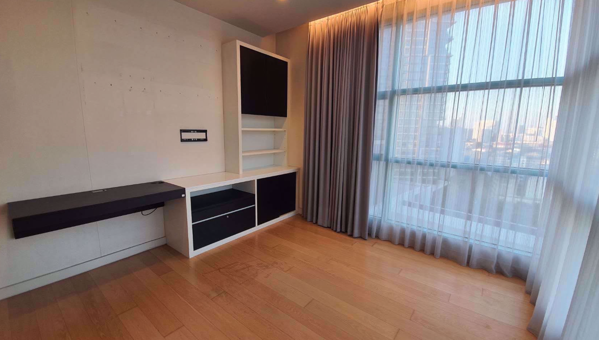 รูปภาพ 4 ห้องนอน Condo ในโครงการ Chatrium Residence Riverside Wat Phraya Krai Sub District C018583