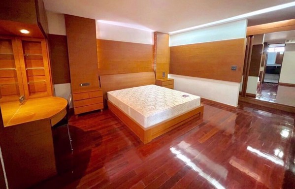 Picture of 4 bed Condo in City Lake Tower Khlongtoei District C018695