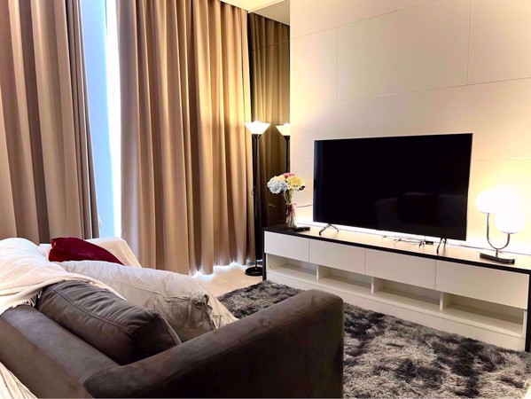 Picture of 1 bed Condo in Noble Ploenchit Lumphini Sub District C018761