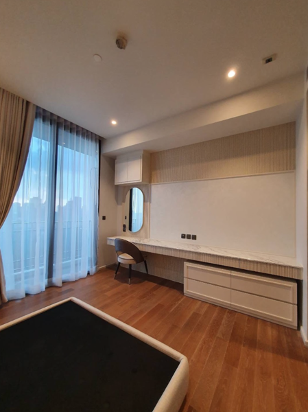 Picture of 3 bed Condo in MUNIQ Langsuan Pathum Wan District C018779