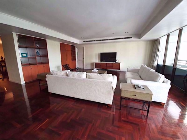 Picture of 3 bed Condo in Kallista Mansion Khlong Toei Nuea Sub District C018841