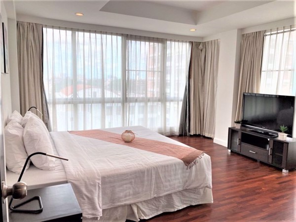 Picture of 4 bed Condo in Sathorn Gallery Residences Bang Rak District C019039