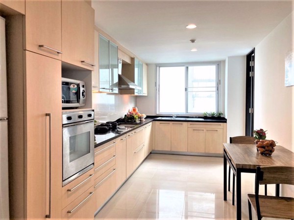 Picture of 4 bed Condo in Sathorn Gallery Residences Bang Rak District C019039