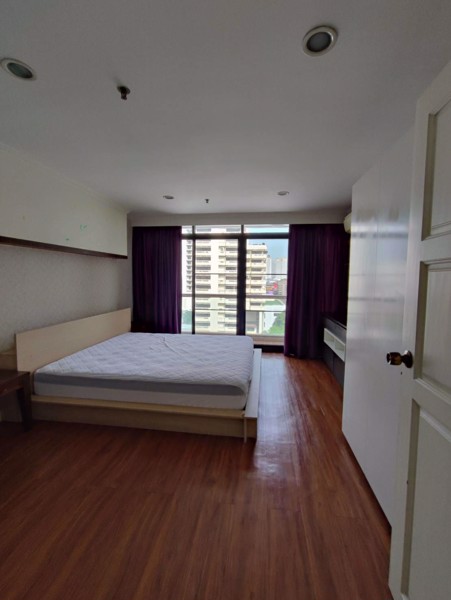 Picture of 2 bed Condo in Baan Prompong Khlong Tan Nuea Sub District C019074