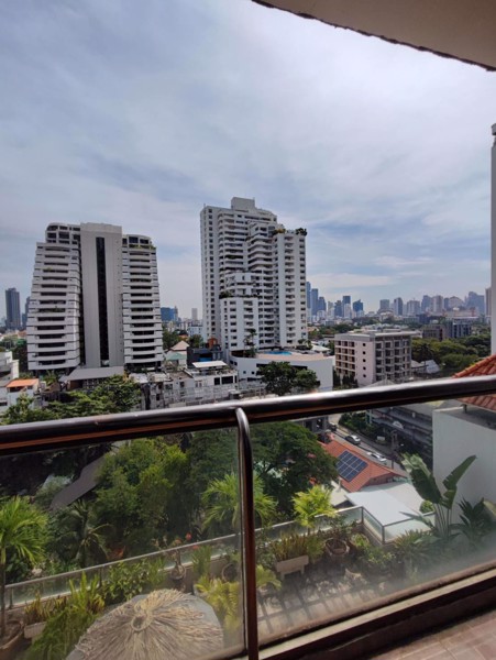 Picture of 2 bed Condo in Baan Prompong Khlong Tan Nuea Sub District C019074