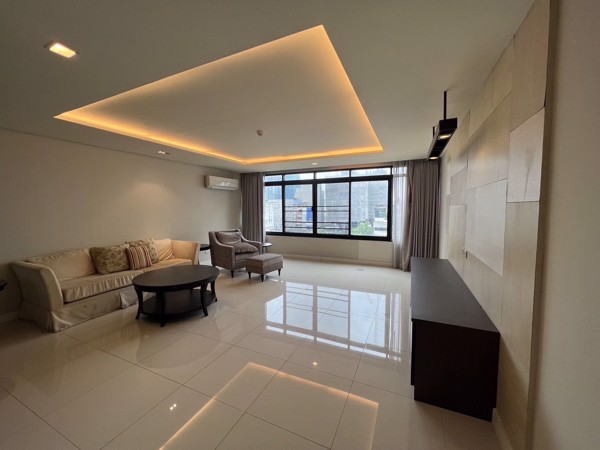 Picture of 3 bed Condo in Romsai Residence Khlong Tan Nuea Sub District C019077