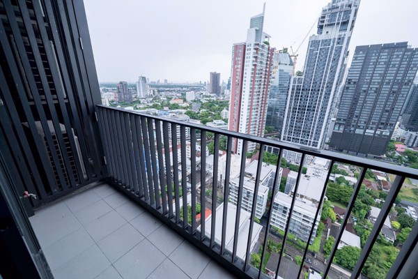 รูปภาพ 3 ห้องนอน Condo ในโครงการ RHYTHM Ekkamai Khlong Tan Nuea Sub District C019088