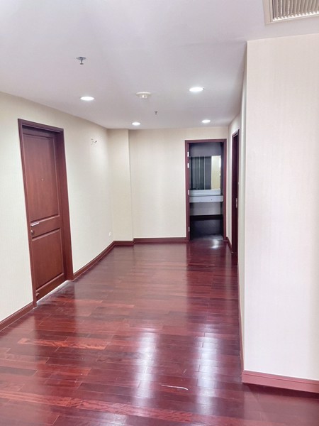 Picture of 4 bed Duplex in Baan Rajprasong Lumphini Sub District D019073