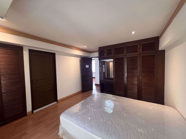 Picture of 3 bed Duplex in Yada Residential Khlong Tan Nuea Sub District D019134