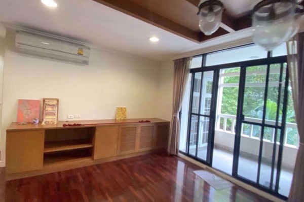 Picture of 3 bed Condo in Baan Chan Khlong Tan Nuea Sub District C019135