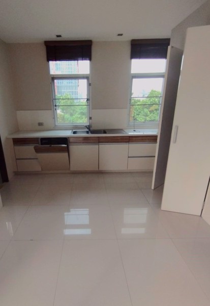 Picture of 3 bed Condo in L6 Residence Sathon District C019148