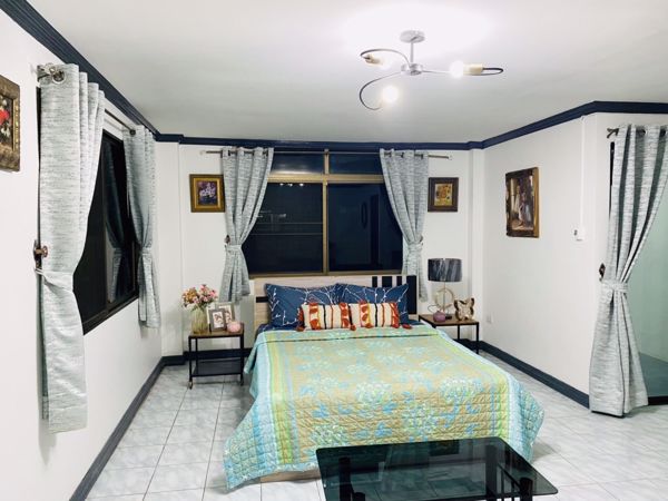 รูปภาพ 5 bed House in Royal Nakarin Villa  Prawet District H019457