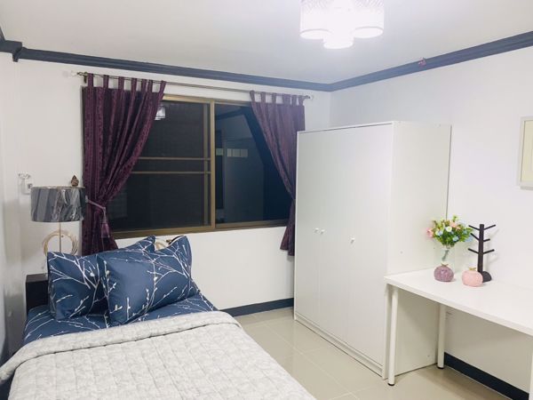 รูปภาพ 5 bed House in Royal Nakarin Villa  Prawet District H019457