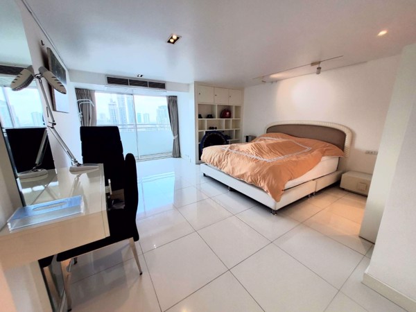 Picture of 3 bed Condo in Regent on the Park 2 Khlong Tan Nuea Sub District C019526