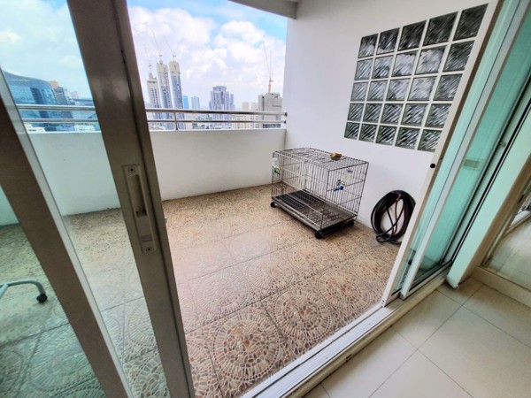 Picture of 3 bed Condo in Regent on the Park 2 Khlong Tan Nuea Sub District C019526