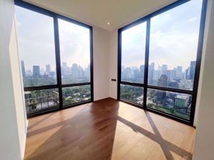 Picture of 3 bed Condo in MUNIQ Langsuan Pathum Wan District C019552