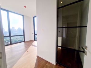 Picture of 3 bed Condo in MUNIQ Langsuan Pathum Wan District C019552