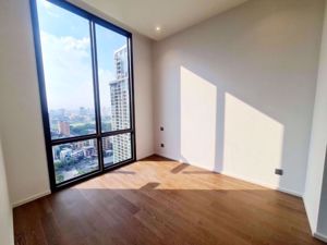 Picture of 3 bed Condo in MUNIQ Langsuan Pathum Wan District C019552