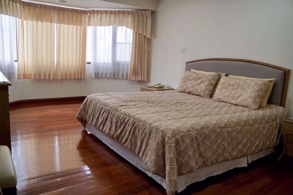 Picture of 2 bed Condo in Baan Suanpetch Khlong Toei Nuea Sub District C019579