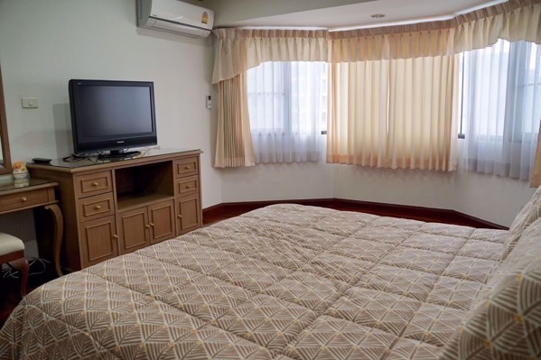 Picture of 2 bed Condo in Baan Suanpetch Khlong Toei Nuea Sub District C019579