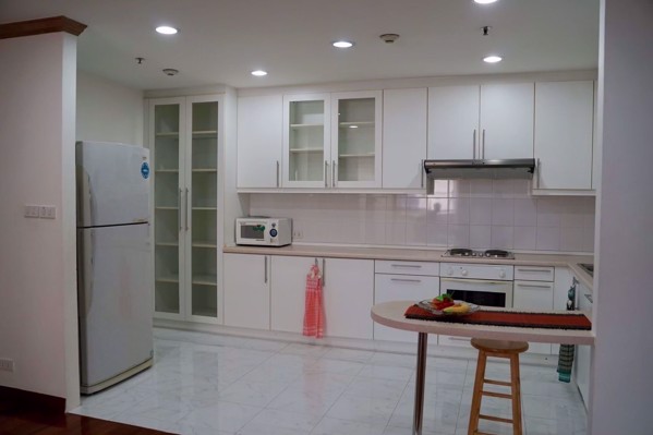 Picture of 2 bed Condo in Baan Suanpetch Khlong Toei Nuea Sub District C019579