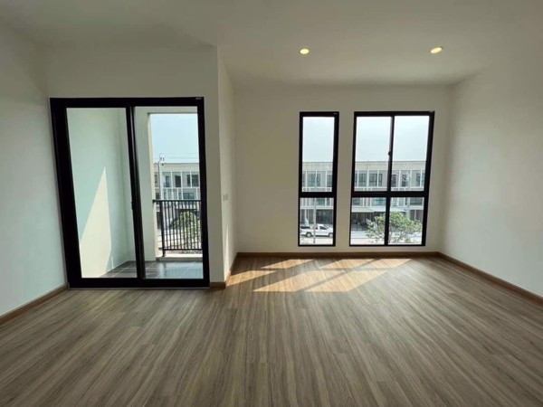 Picture of 3 bed Condo in Patio Srinakarin - Rama 9 Huamak Sub District C019793