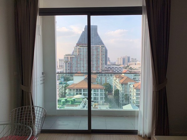 Picture of 1 bed Condo in Siamese Surawong Si Phraya Sub District C019832