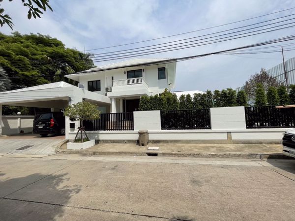 Picture of 4 bed House in Panya Village Pattanakarn  Suanluang Sub District H019868