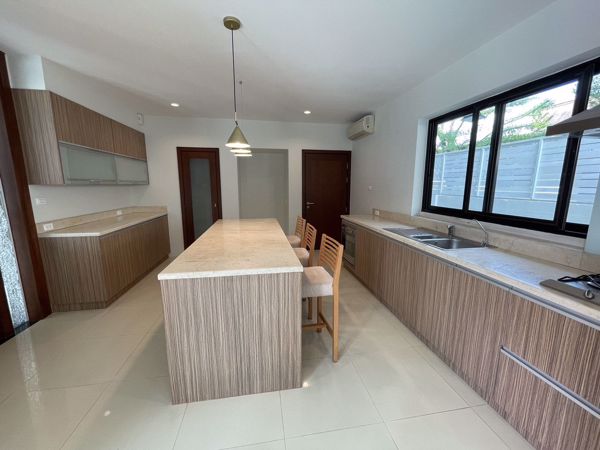 Picture of 4 bed House in Panya Village Pattanakarn  Suanluang Sub District H019868