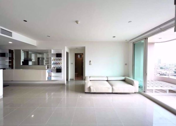 Picture of 2 bed Condo in Watermark Chaophraya Khlong Ton Sai Sub District C020110