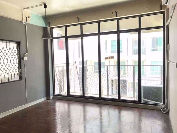 Picture of 5 bed House  Silom Sub District H020179