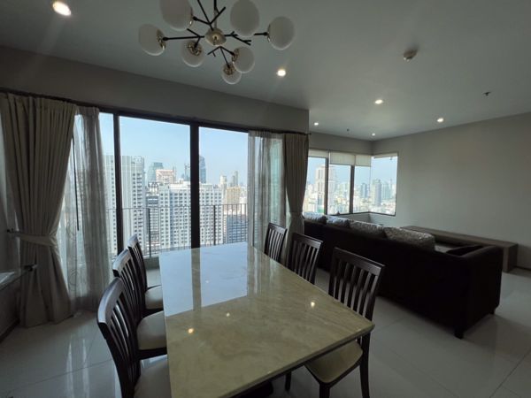 Picture of 2 bed Condo in The Emporio Place Khlongtan Sub District C015440