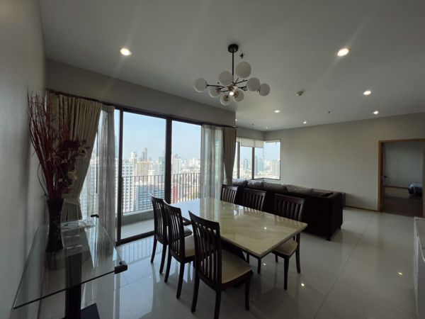 Picture of 2 bed Condo in The Emporio Place Khlongtan Sub District C015440