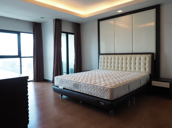 Picture of 3 bed Condo in Sathorn Gardens Thungmahamek Sub District C020245