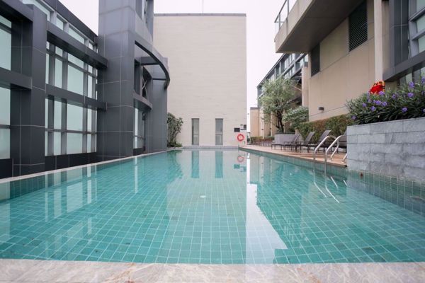 Picture of 2 bed Condo in Oriental Residence Pathum Wan District C020257