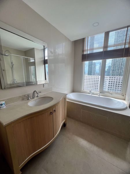 Picture of 2 bed Condo in The Empire Place Yan Nawa Sub District C020263