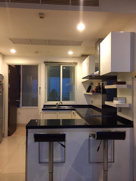 Picture of 3 bed Condo in Watermark Chaophraya Khlong Ton Sai Sub District C020434