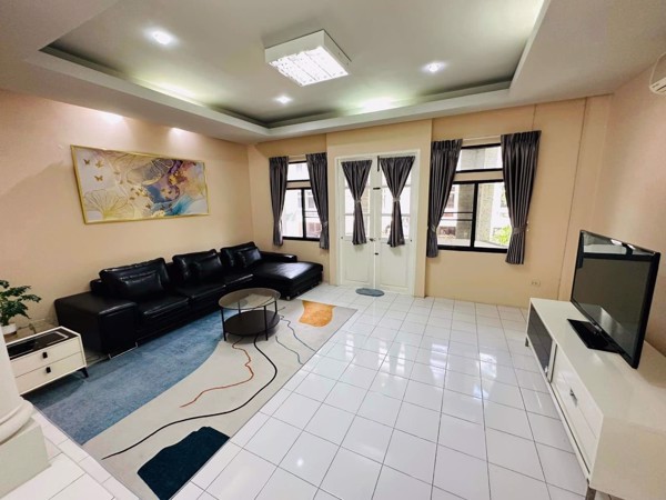 Picture of 4 bed House in Moo Baan Chicha Castle  Khlong Toei Nuea Sub District H020443