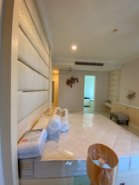 Picture of 3 bed Condo in Royce Private Residences Khlong Toei Nuea Sub District C020496