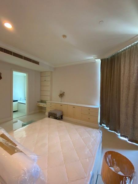 Picture of 3 bed Condo in Royce Private Residences Khlong Toei Nuea Sub District C020496