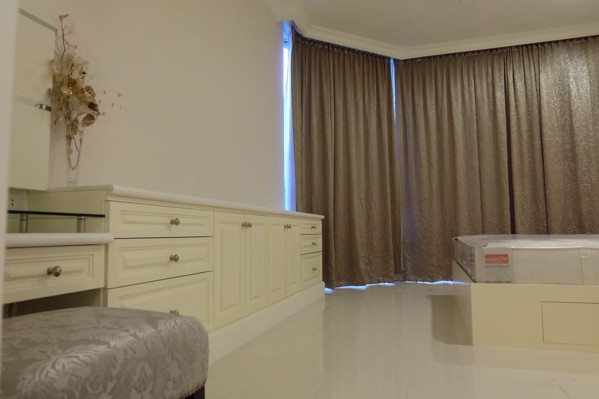 Picture of 3 bed Condo in Royce Private Residences Khlong Toei Nuea Sub District C020496