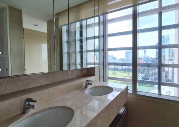 Picture of 3 bed Condo in 185 Rajadamri Lumphini Sub District C020499