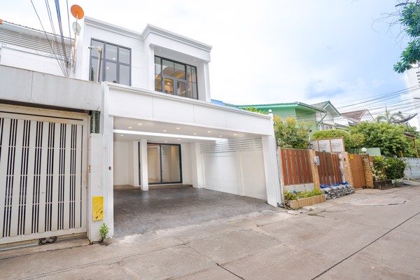 Picture of 4 bed House  Khlong Tan Nuea Sub District H020559