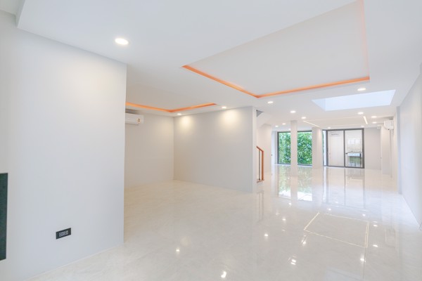 Picture of 4 bed House  Khlong Tan Nuea Sub District H020559