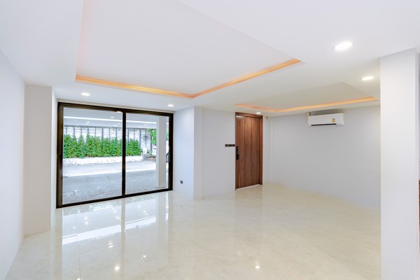 Picture of 4 bed House  Khlong Tan Nuea Sub District H020559