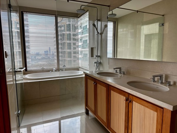 Picture of 2 bed Condo in The Emporio Place Khlongtan Sub District C020600