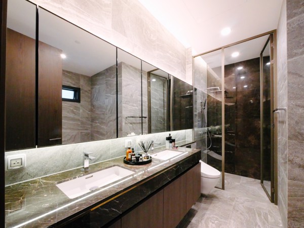 Picture of 3 bed Condo in The ESSE Sukhumvit 36 Khlongtan Sub District C020603