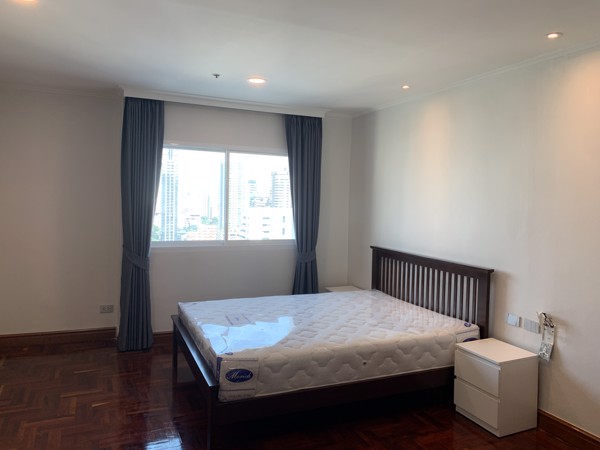 Picture of 3 bed Condo in Kallista Mansion Khlong Toei Nuea Sub District C020641