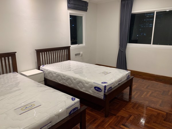 Picture of 3 bed Condo in Kallista Mansion Khlong Toei Nuea Sub District C020641