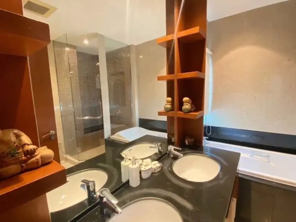 Picture of 3 bed Condo in Royal Residence Park Lumphini Sub District C020689